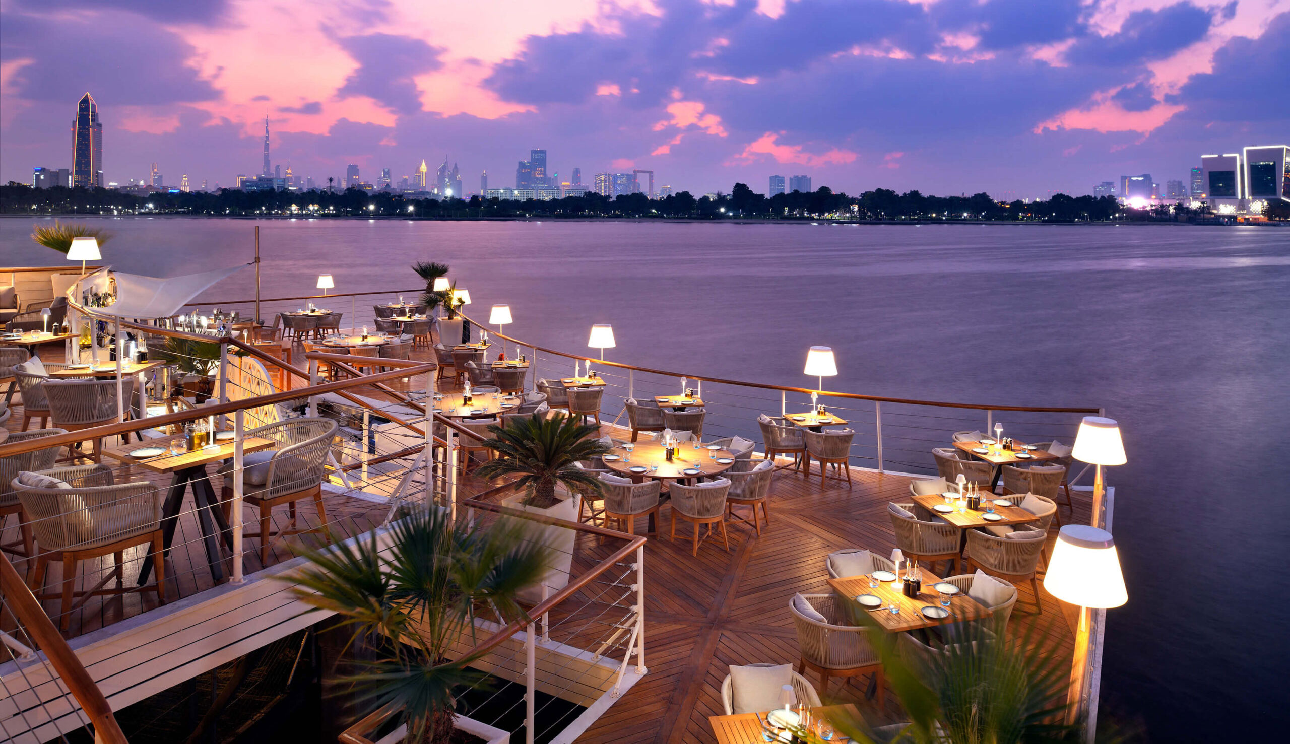  Enjoy the Ultimate Mediterranean Seafood in Dubai at Boardwalk Restaurant