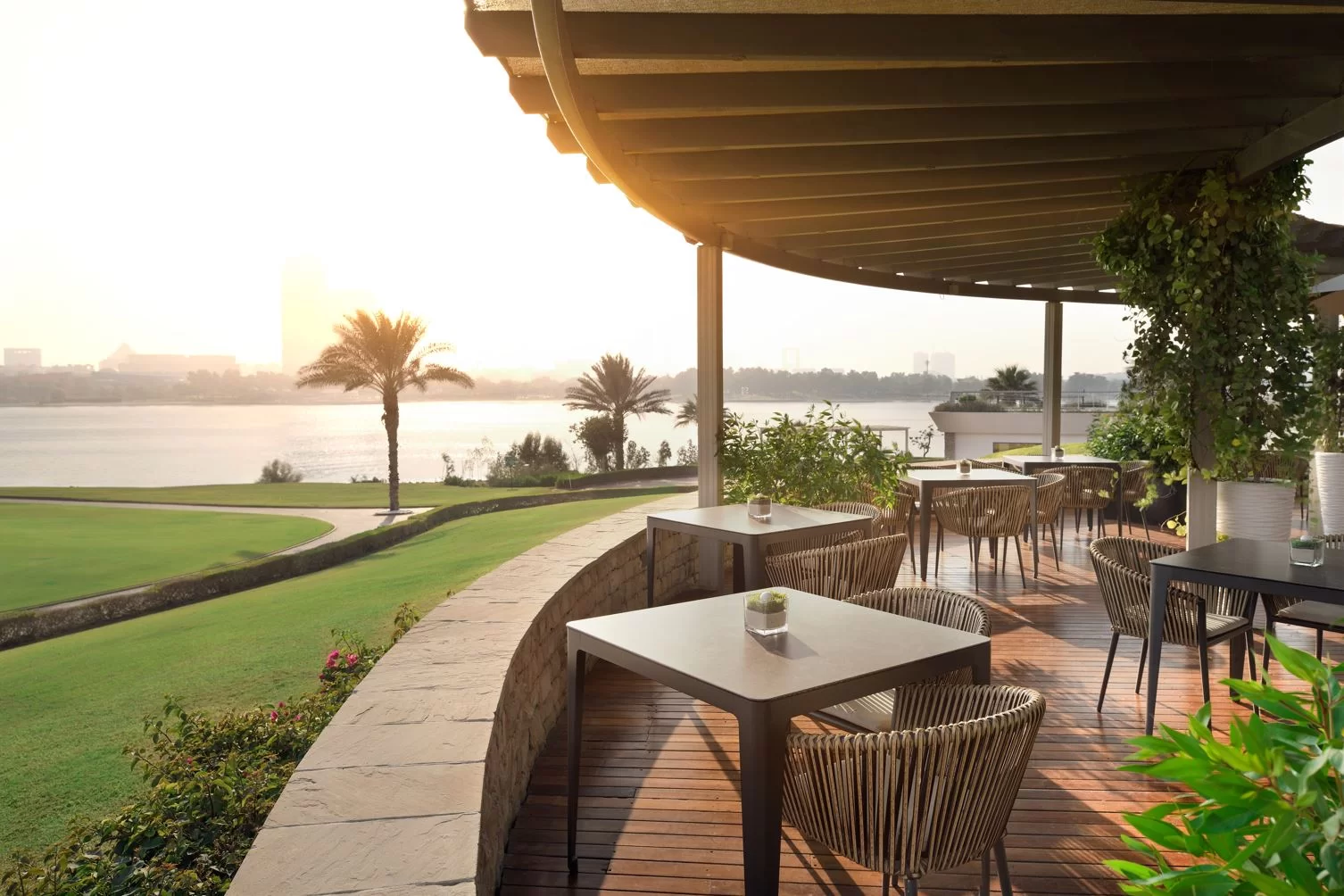  Indulge in Culinary Excellence: Sunday Roast at Lakeview